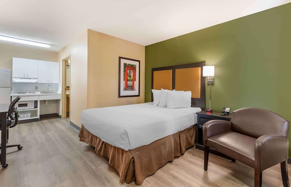 Studio, 1 Queen Bed, Accessible, Non Smoking | Desk, free WiFi, bed sheets - Extended Stay America Select Suites - St. Louis - Westport - E Lackland Rd (Maryland Heights)