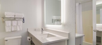 MainStay Suites Omaha Old Mill