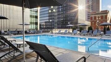 Piscine extérieure (ouverte en saison)