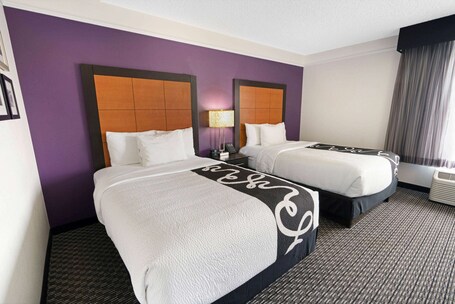 La Quinta Inn Suites by Wyndham Phoenix Scottsdale - Image 36