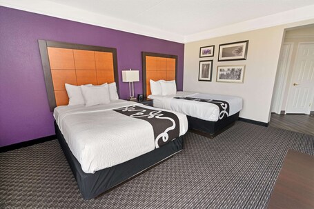 La Quinta Inn Suites by Wyndham Phoenix Scottsdale - Image 41
