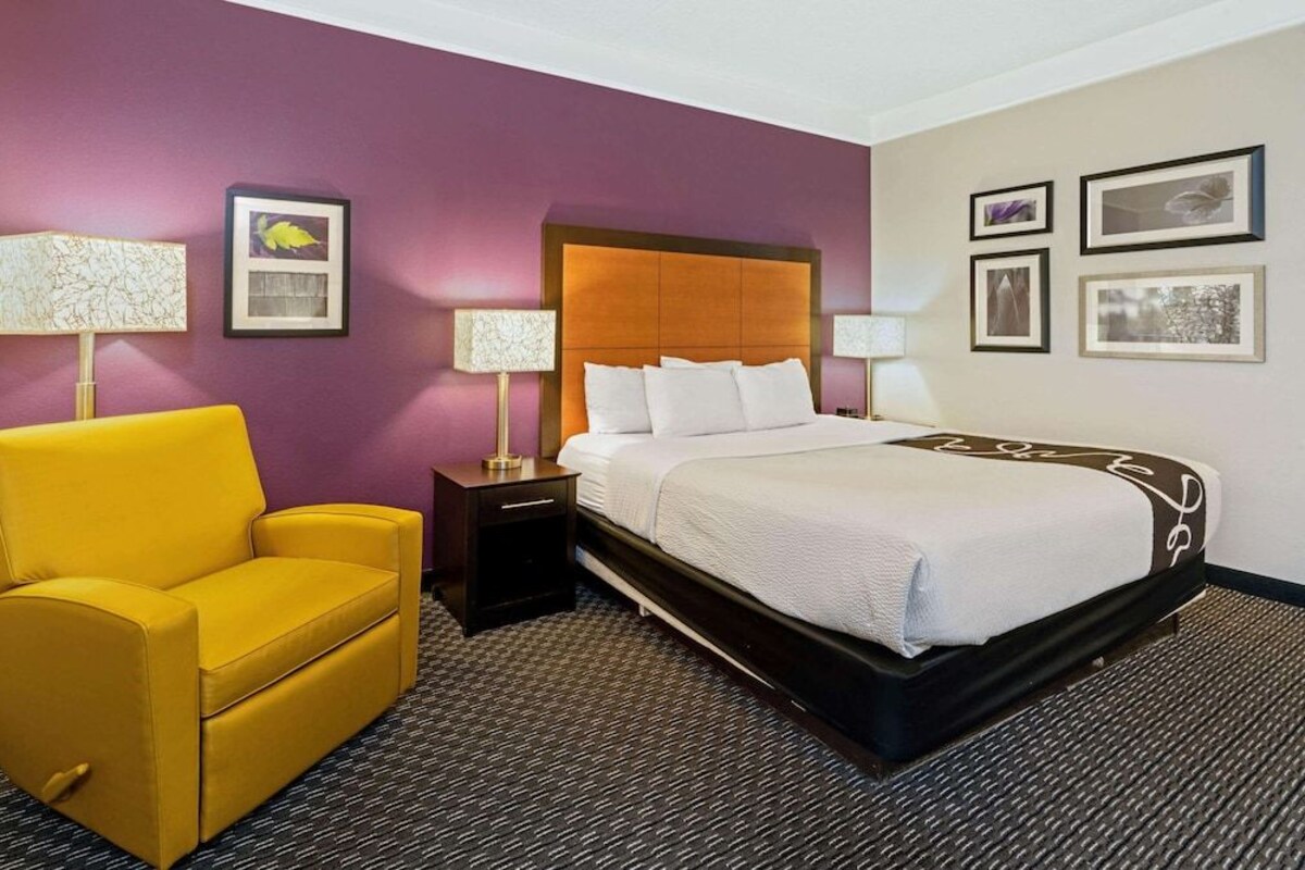 Accessible Deluxe King Room 