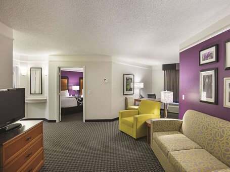 La Quinta Inn Suites by Wyndham Phoenix Scottsdale - Image 4
