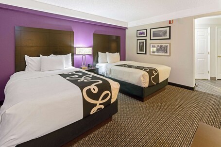 La Quinta Inn Suites by Wyndham Phoenix Scottsdale - Image 2