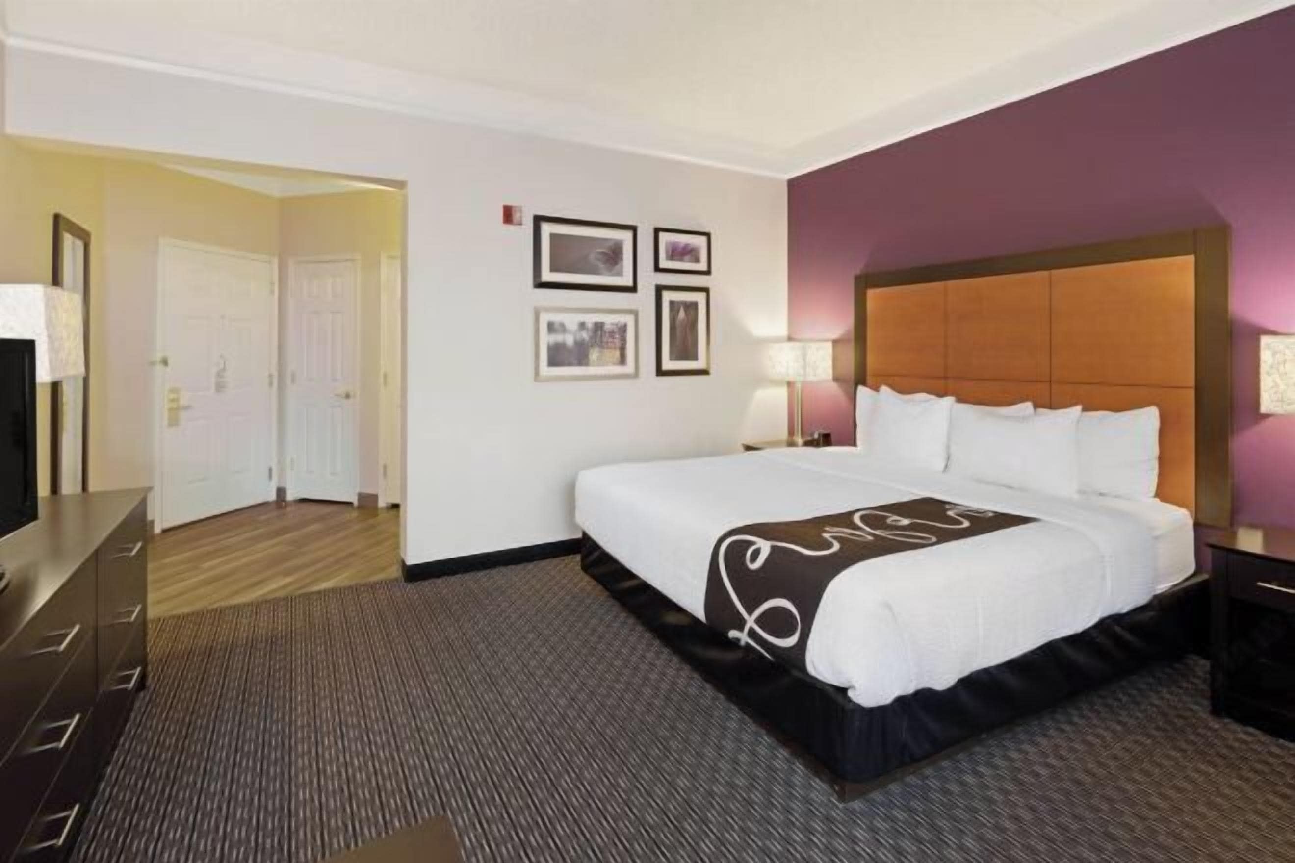 Premium bedding, desk, iron/ironing board, free cribs/infant beds