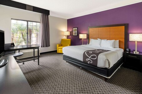 La Quinta Inn Suites by Wyndham Phoenix Scottsdale - Image 19
