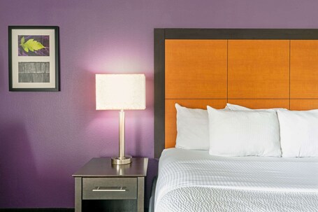 La Quinta Inn Suites by Wyndham Phoenix Scottsdale - Image 39
