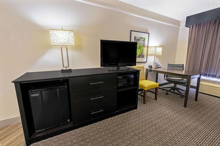 La Quinta Inn Suites by Wyndham Phoenix Scottsdale - Image 9