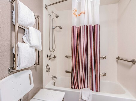 La Quinta Inn Suites by Wyndham Phoenix Scottsdale - Image 25