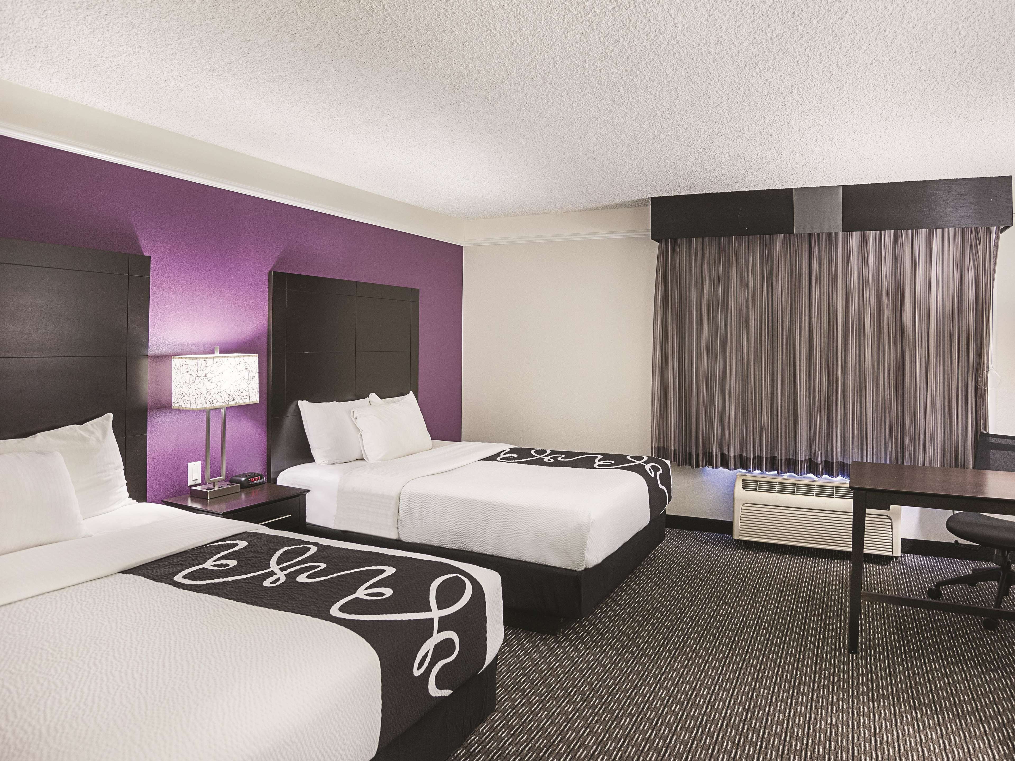 Værelse - 2 dobbeltsenge - handicapvenligt - ikke-ryger (Mobility/Hearing Impaired Accessible) | Premium-sengetøj, skrivebord, strygejern/strygebræt