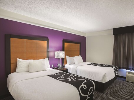 La Quinta Inn Suites by Wyndham Phoenix Scottsdale - Image 28
