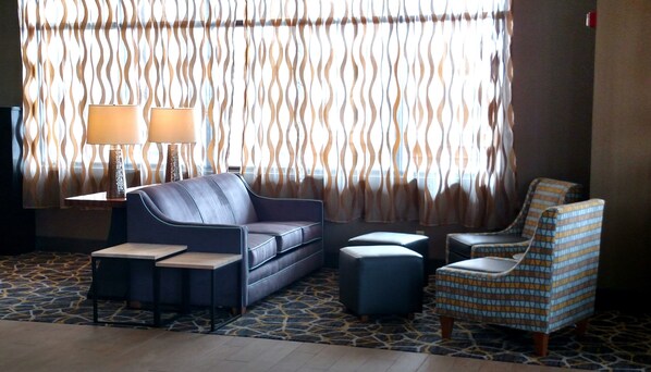 Lobby sitting area - Comfort Inn SW Omaha I-80 (Omaha)