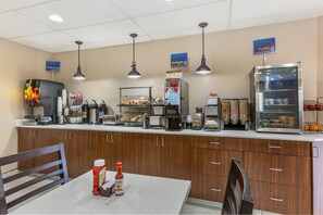 Free daily full breakfast - Best Western Gold Poppy Inn (Tucson)