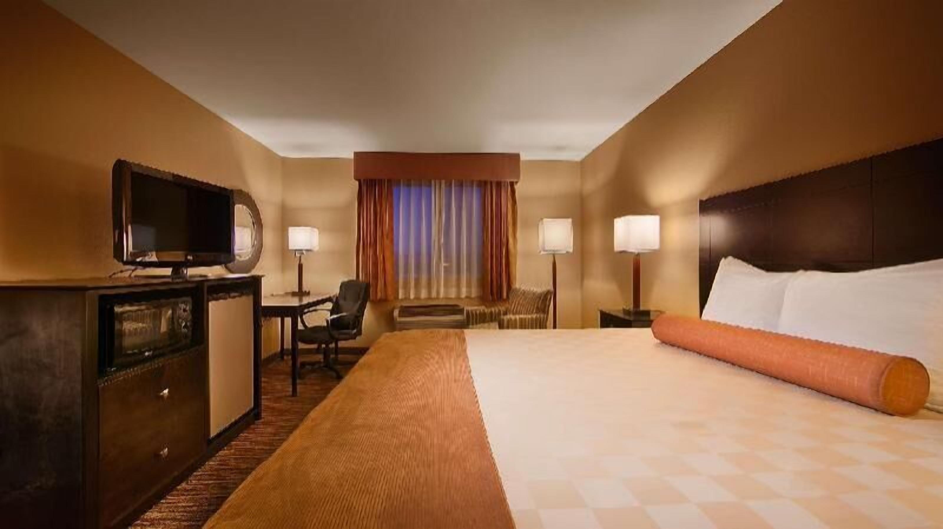 Schreibtisch, laptopgeeigneter Arbeitsplatz, Verdunkelungsvorhänge