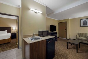Suite, 1 King Bed, Non Smoking (with Sofabed)