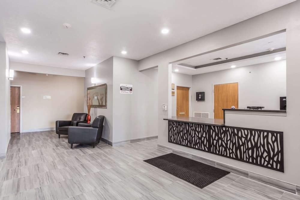 Quality Inn & Suites Omaha Chalco