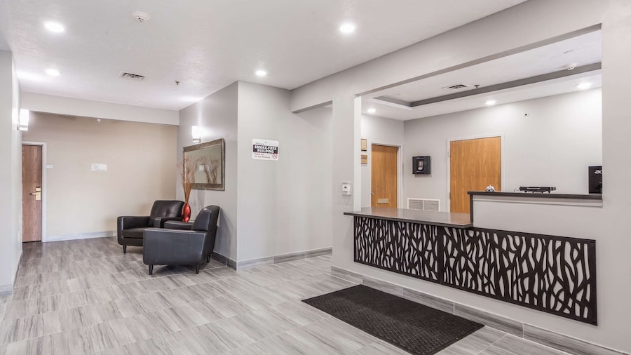 Quality Inn & Suites Omaha Chalco
