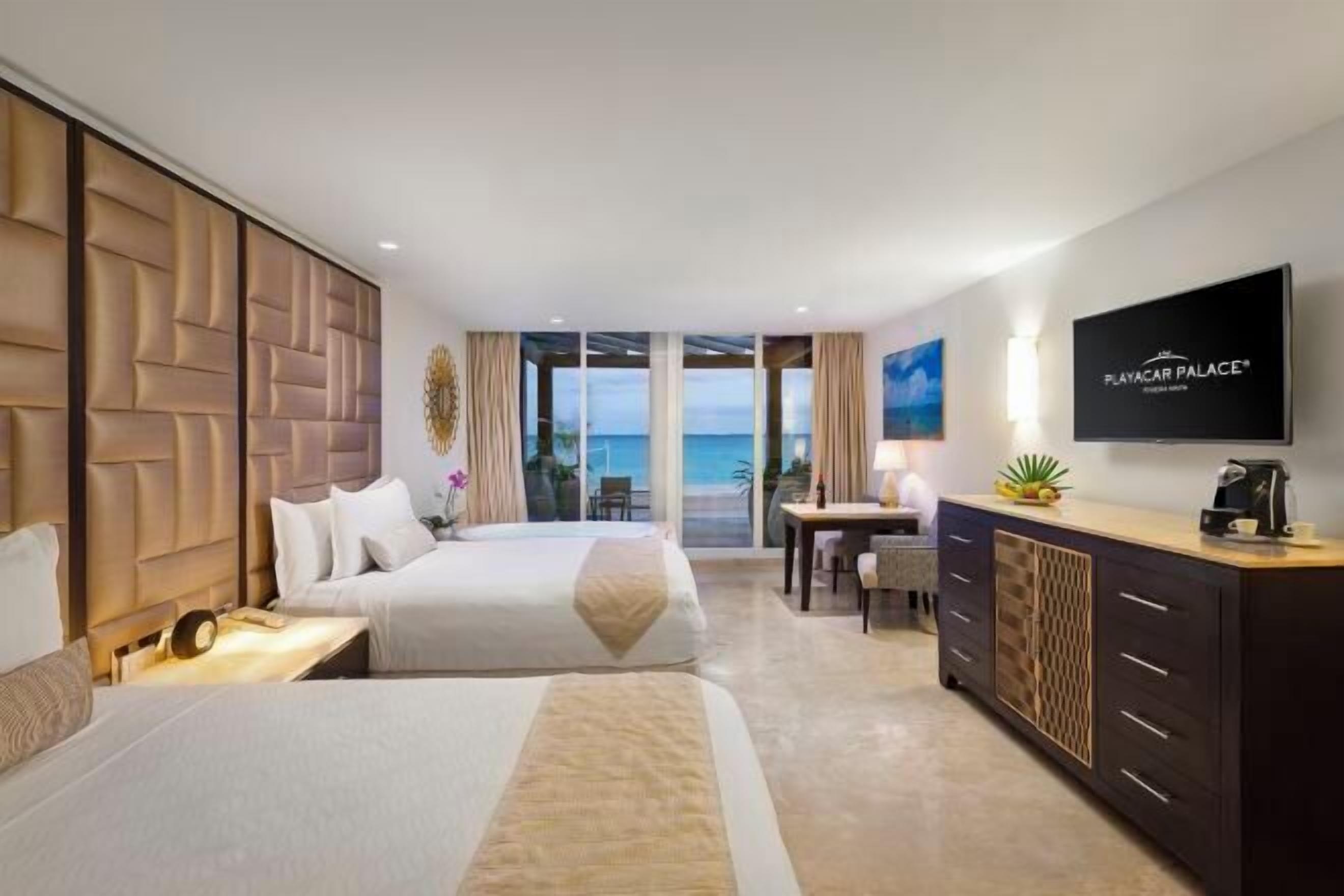 Ropa de cama de alta calidad y minibar con artículos gratuitos 