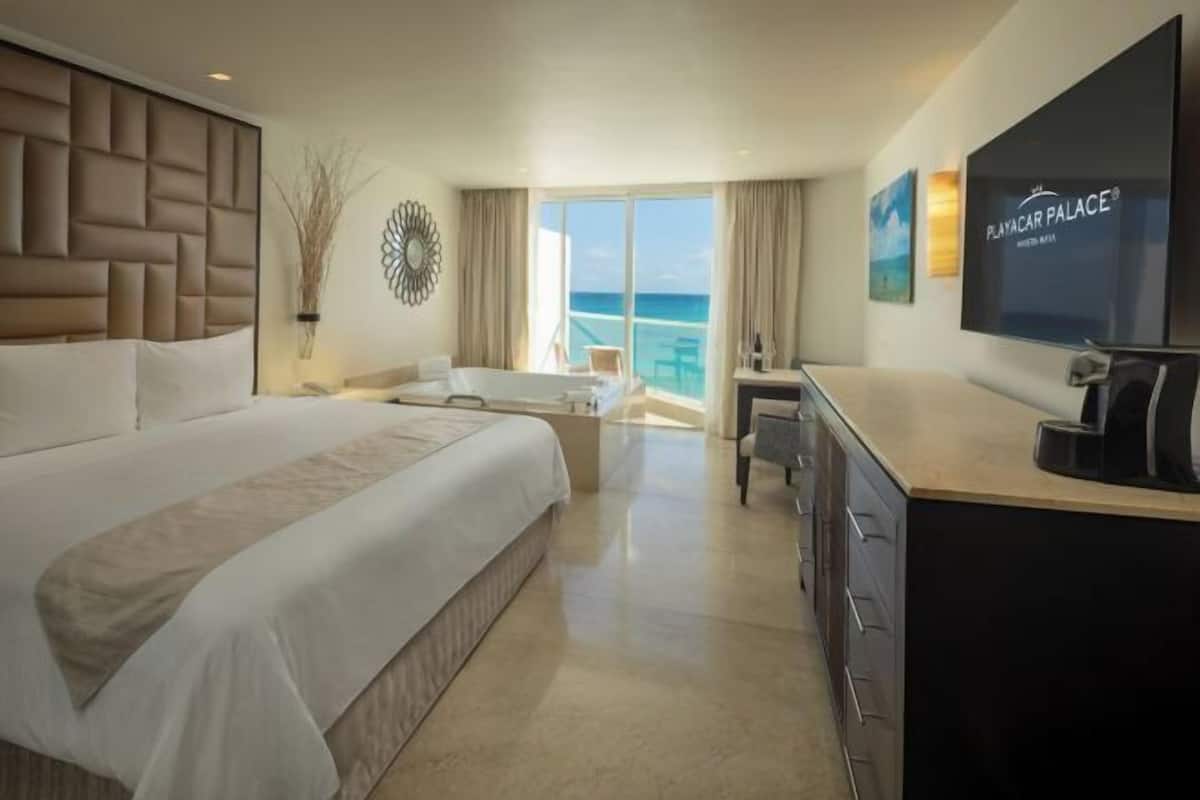 Premium bedding, minibar (free items), in-room safe, desk
