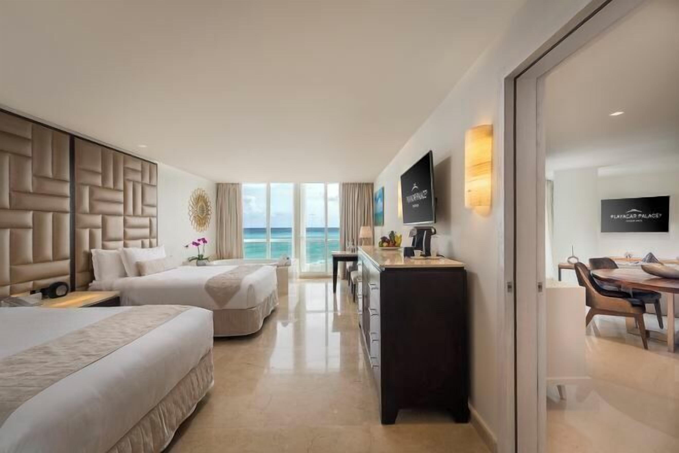 Ropa de cama de alta calidad y minibar con artículos gratuitos 