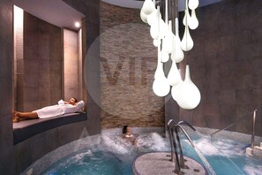 Couples treatment rooms, sauna, steam room, body treatments