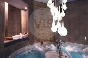 Couples treatment rooms, sauna, steam room, body treatments