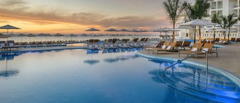 Outdoor pool, pool umbrellas, sun loungers