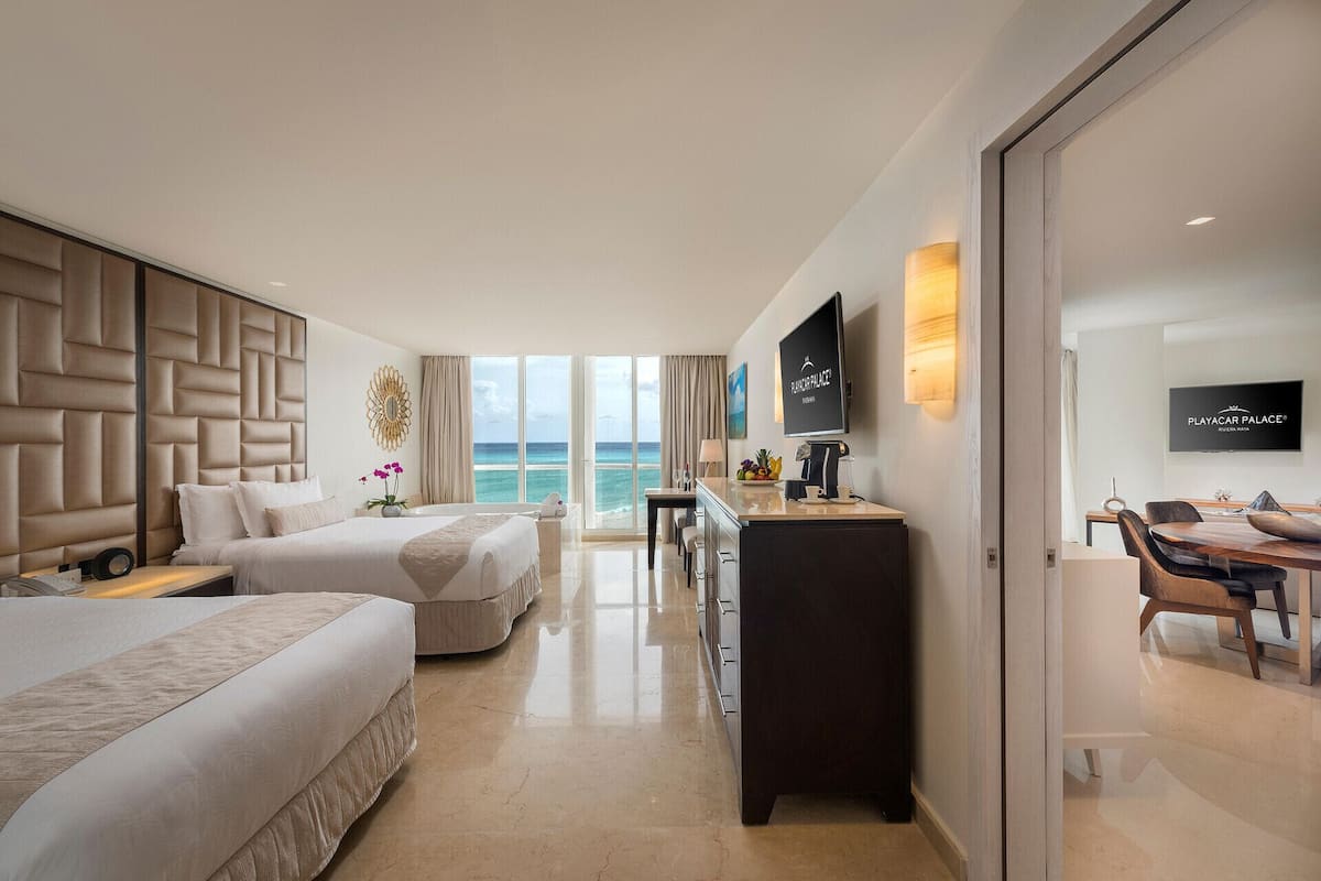 Ropa de cama de alta calidad y minibar con artículos gratuitos