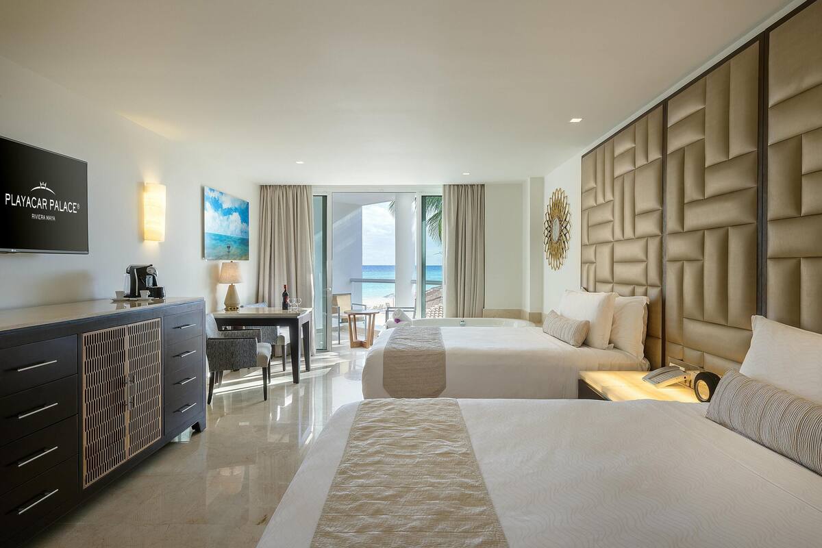 Superior Deluxe Partial Ocean View - Kids & Teens Stay Free | 高档床上用品、迷你吧（备有免费物品）、客房内保险箱、办公桌