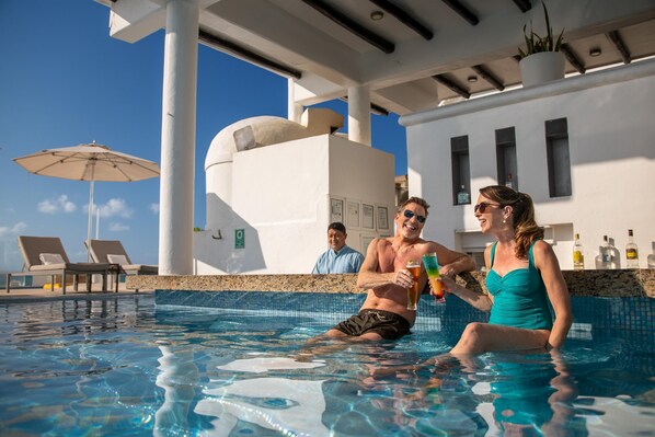 2 bares/lounges, bar molhado, bar ao lado da piscina