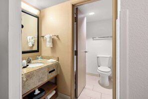 Desk, blackout curtains, iron/ironing board, rollaway beds - Comfort Inn & Suites near Kino Sports Complex (Tucson)
