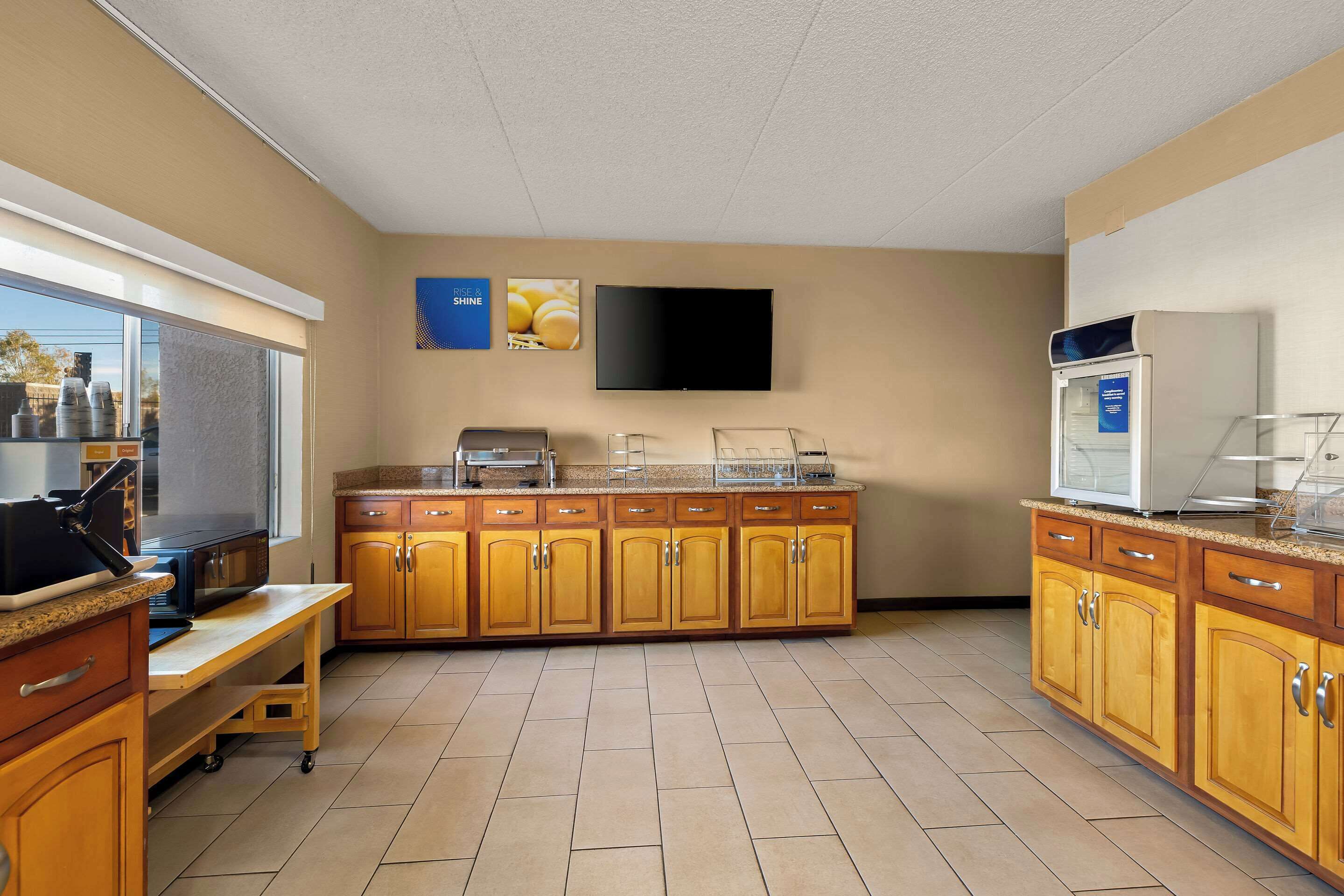 free daily on-the-go breakfast