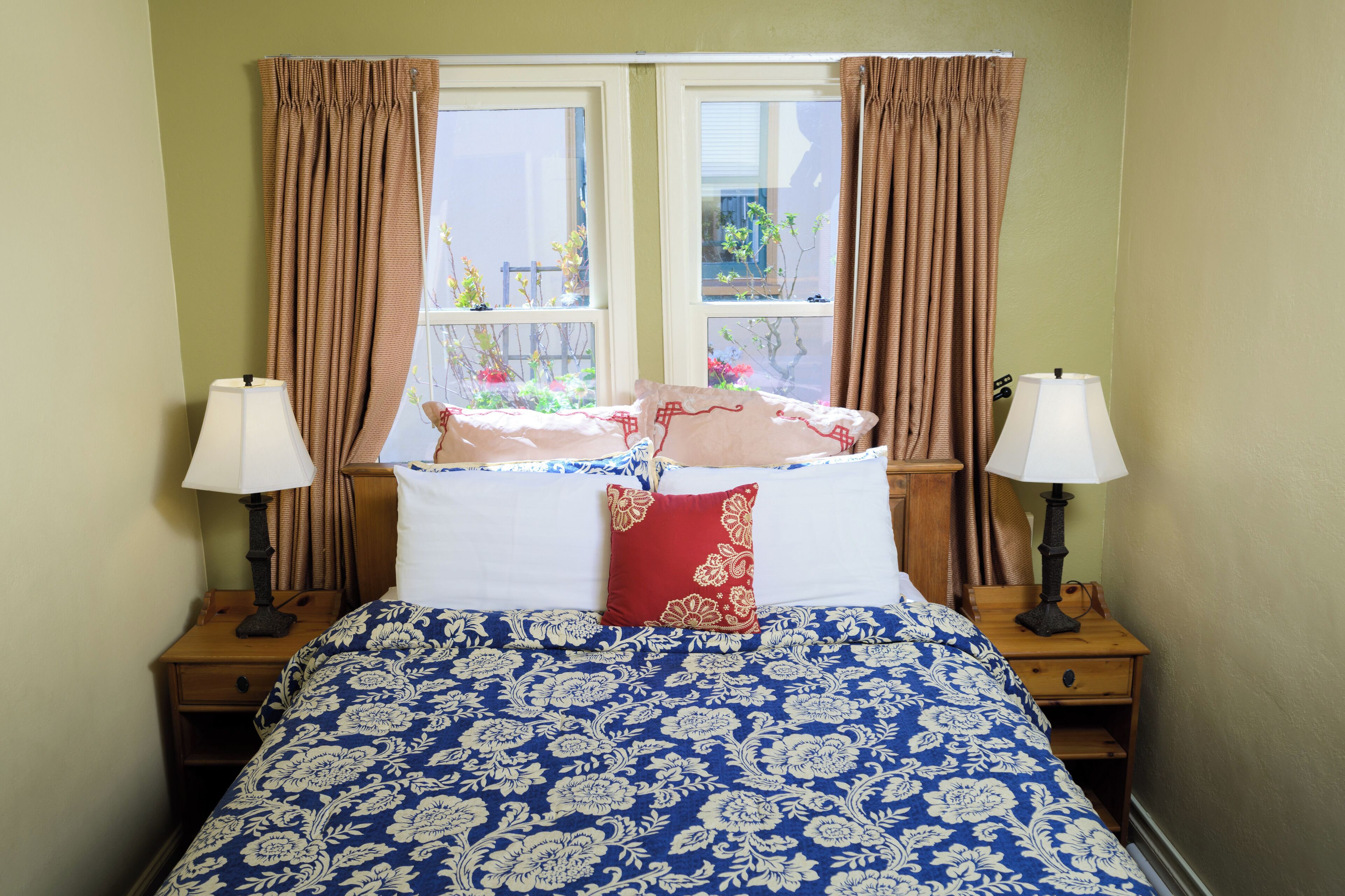 suite, 2 bedrooms, courtyard view | 1 bedroom, minibar, iron/ironing board, free wifi