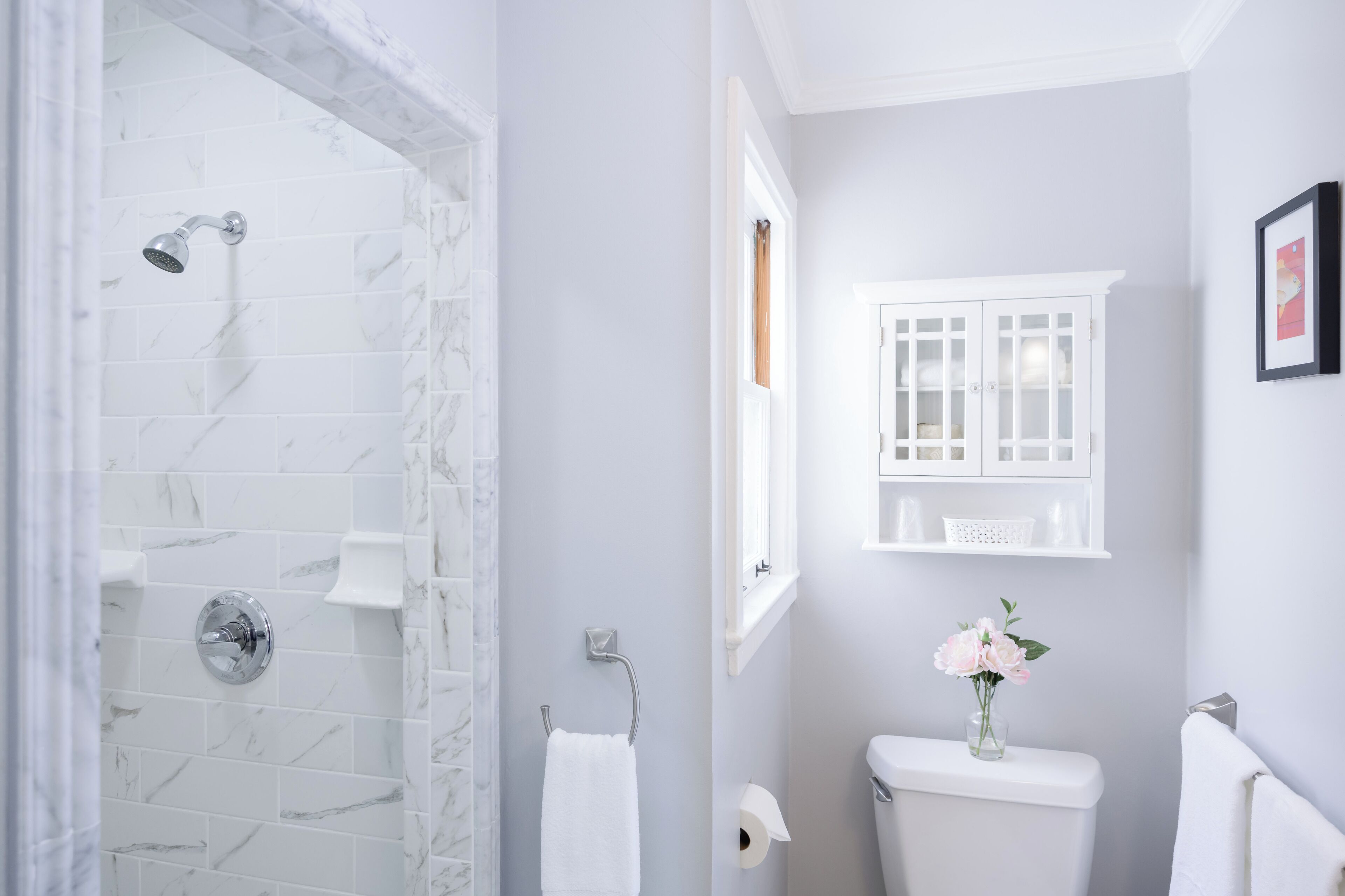 room, 1 queen bed, courtyard view | bathroom | shower, free toiletries, hair dryer, towels