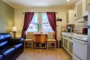 Private kitchen - Marina Motel (San Francisco)