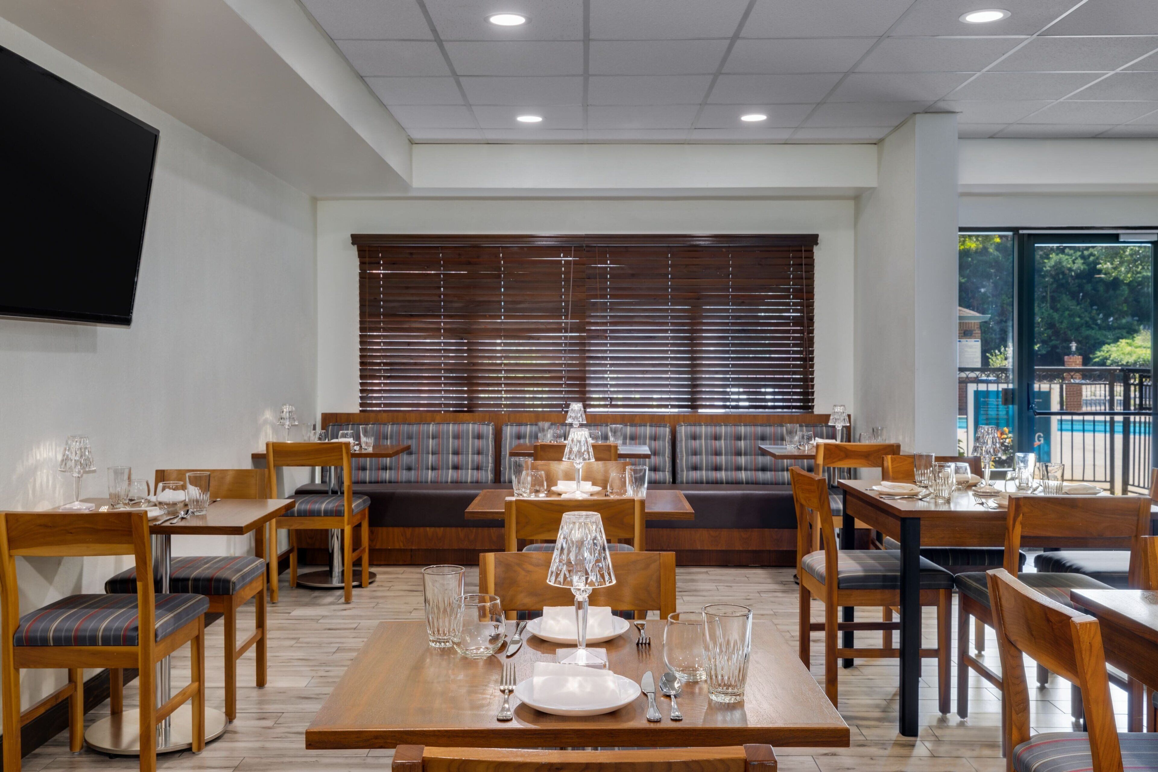 breakfast and dinner served