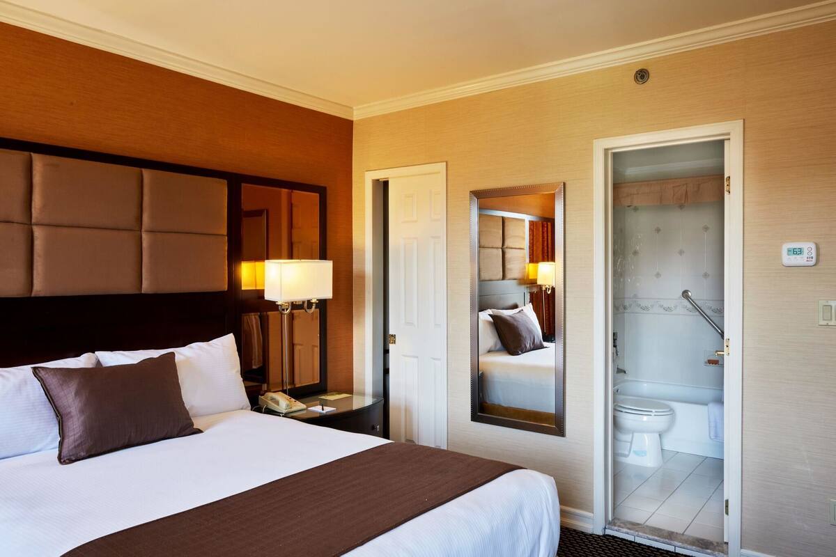 Premium bedding, pillowtop beds, in-room safe, desk