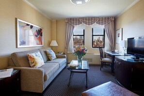 En 32-tommers Flatskjerm-TV med Parabol-TV samt smart-TV og filmkjøp