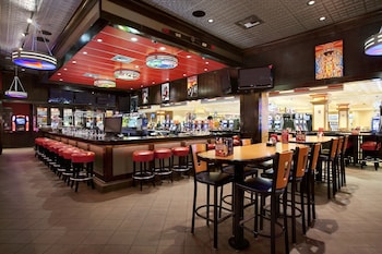 3 bars/lounges at Gold Coast Hotel and Casino