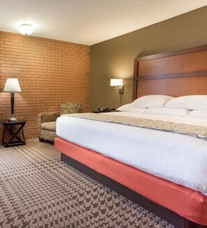 Desk, laptop workspace, blackout curtains, iron/ironing board - Drury Inn & Suites Jackson MO (Jackson)