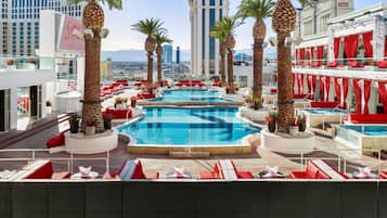 Seasonal outdoor pool, pool cabanas (surcharge), pool loungers