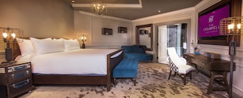 Premium bedding, pillowtop beds, minibar, in-room safe at The Cromwell 