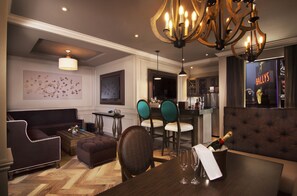 Living area - The Cromwell- A Caesars Rewards Destination (Las Vegas)