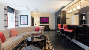 Living area - The Cromwell- A Caesars Rewards Destination (Las Vegas)