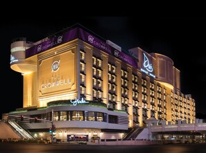 Property grounds - The Cromwell- A Caesars Rewards Destination (Las Vegas)