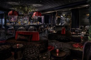 2 bars/lounges, cocktail bar - The Vanderpump Las Vegas Hotel Casino - A Caesars Rewards Destination (Las Vegas)