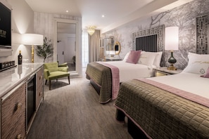 Premium bedding, pillowtop beds, minibar, in-room safe - The Vanderpump Las Vegas Hotel Casino - A Caesars Rewards Destination (Las Vegas)