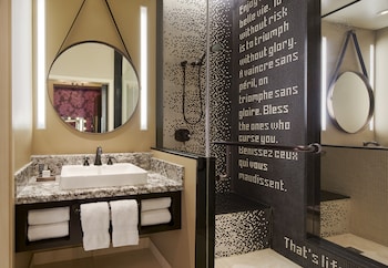 Free toiletries, hair dryer, towels at The Cromwell 
