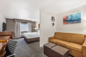 Suíte, para não fumantes | Escrivaninha, ferros/tábuas de passar roupa, Wi-Fi de cortesia