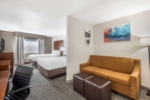 Escritorio, tabla de planchar con plancha, wifi gratis y ropa de cama